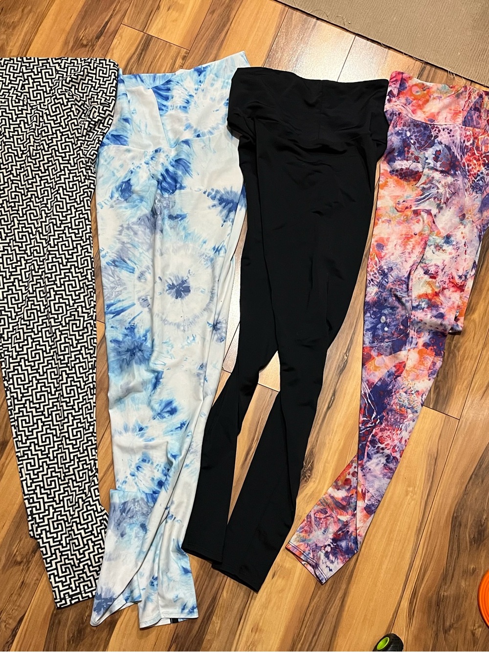 Bundle of 4 Onzie Leggings (S/M)